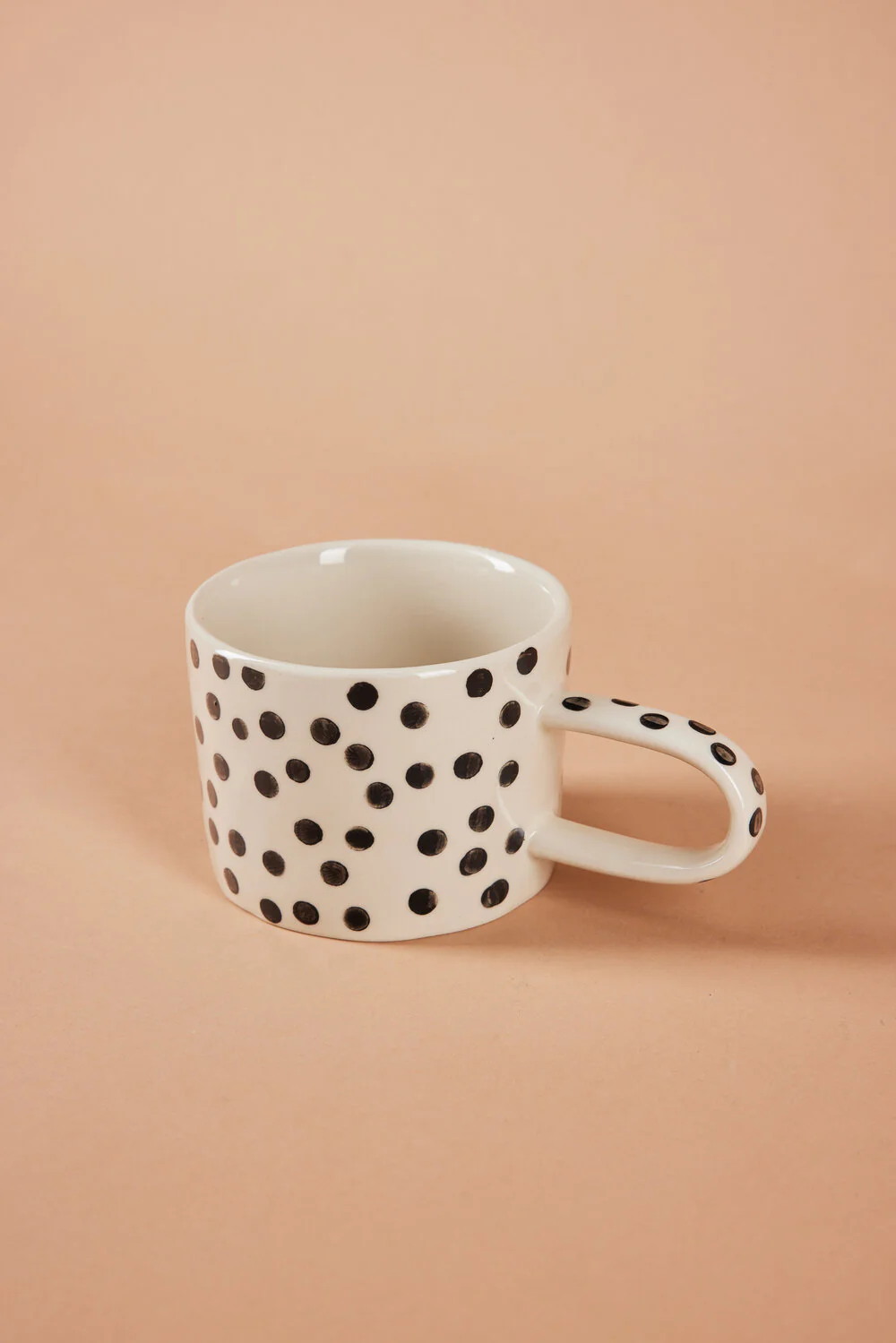 Krus med små prikker, hvid/sort - H:7 cm. - Image 2