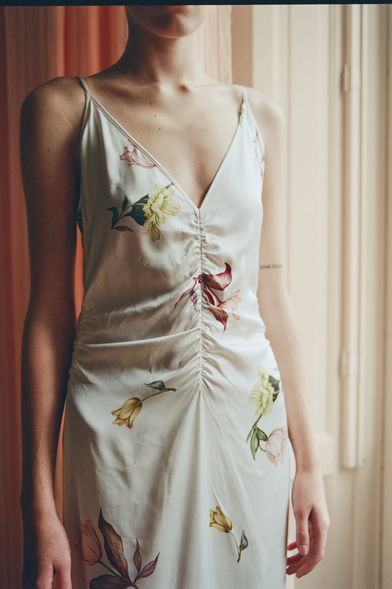 Atalia kjole - Coconut Cream Tulips - Image 5
