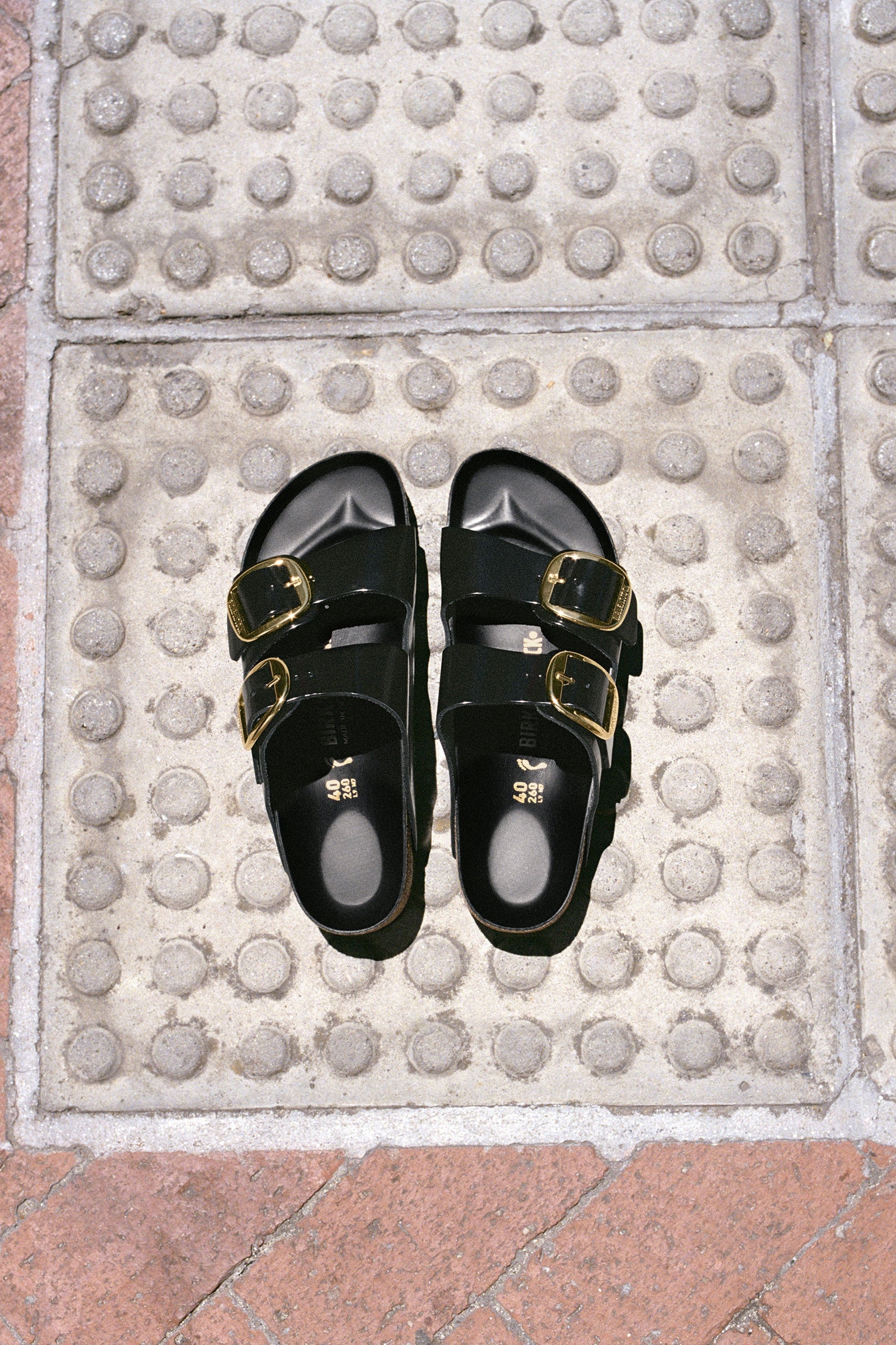 Arizona Big Buckle sandal - High Shine Black - Image 2