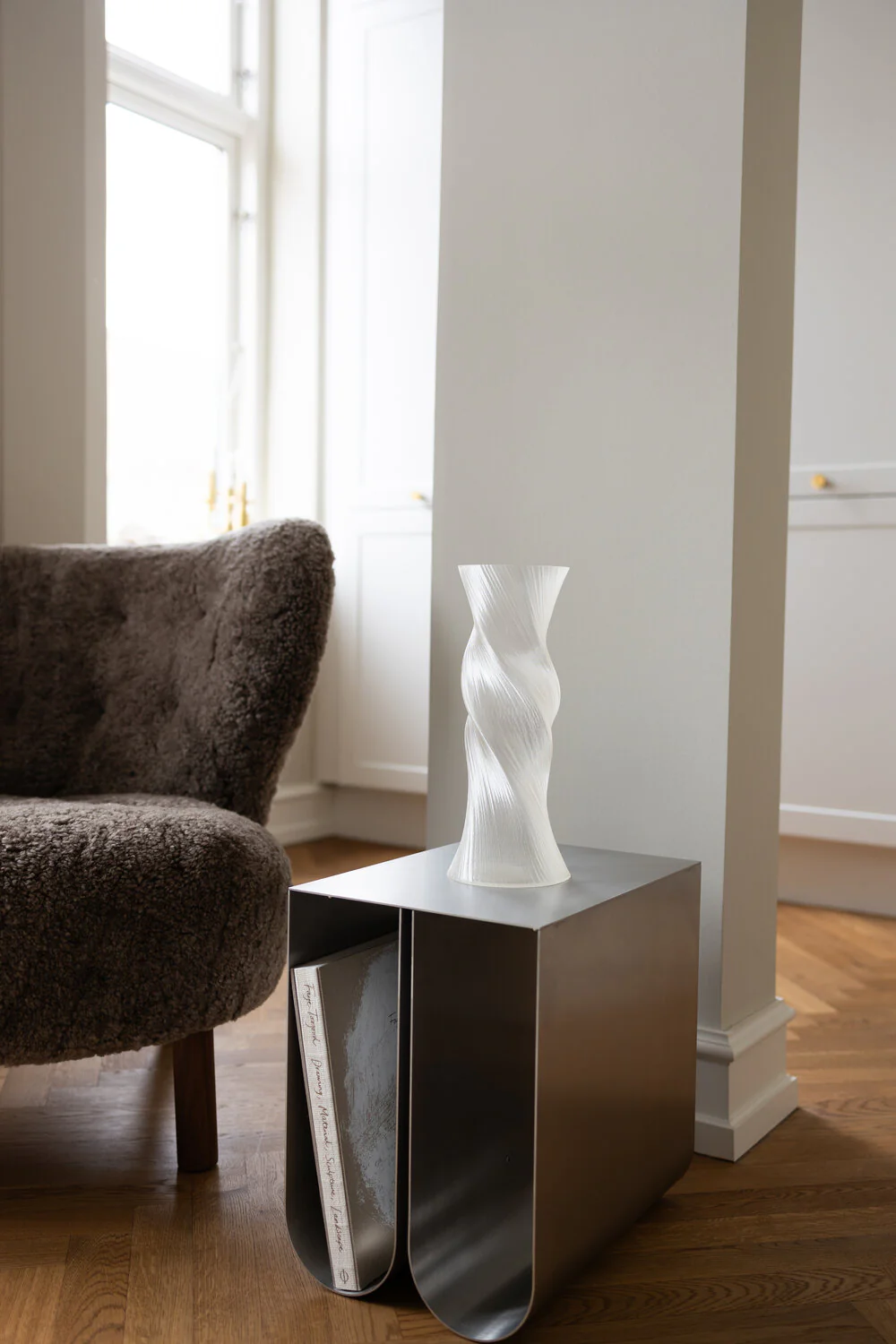 Rote vase, Ivory - H30 cm. - Image 5