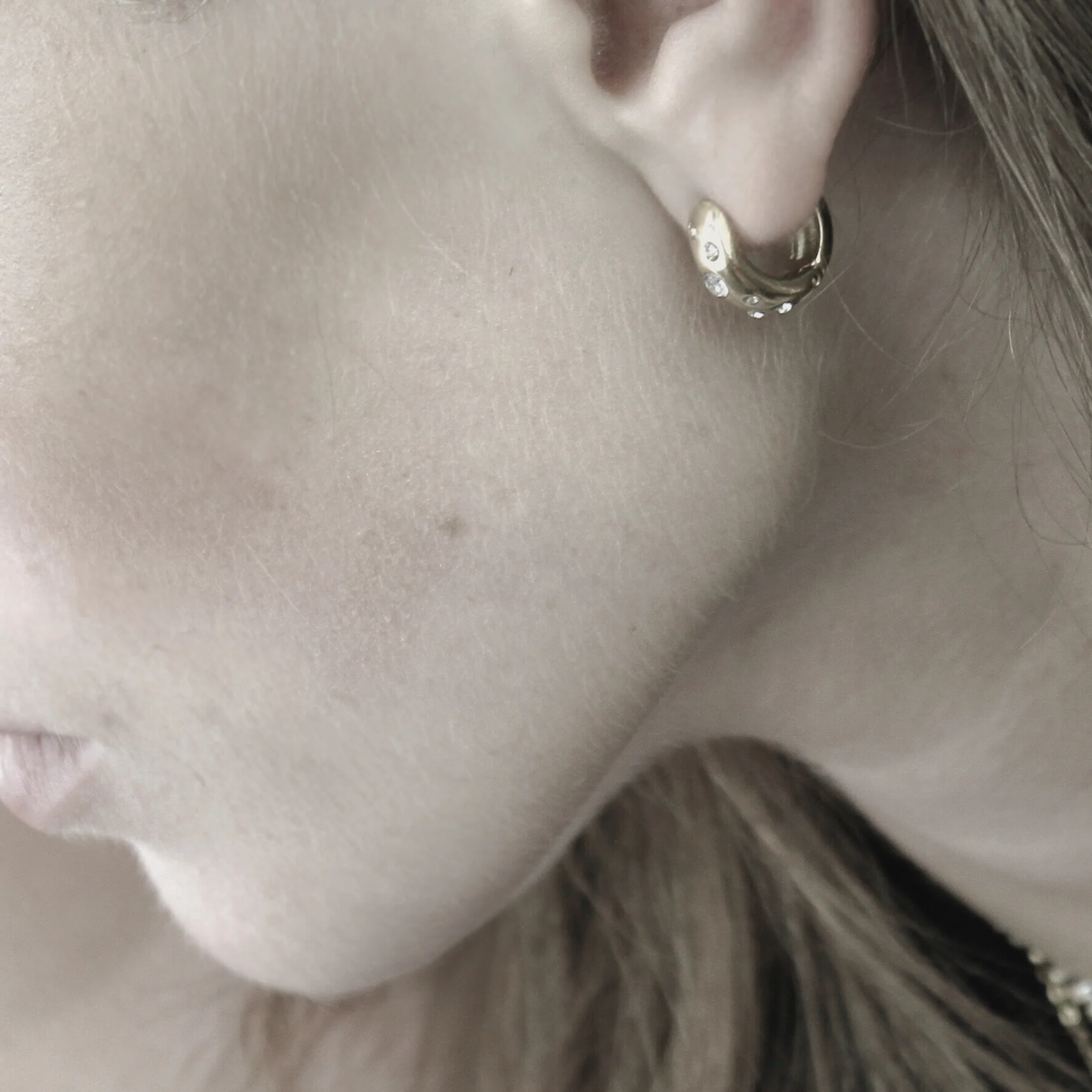 Joy Clear CZ hoops - forgyldt - Image 3