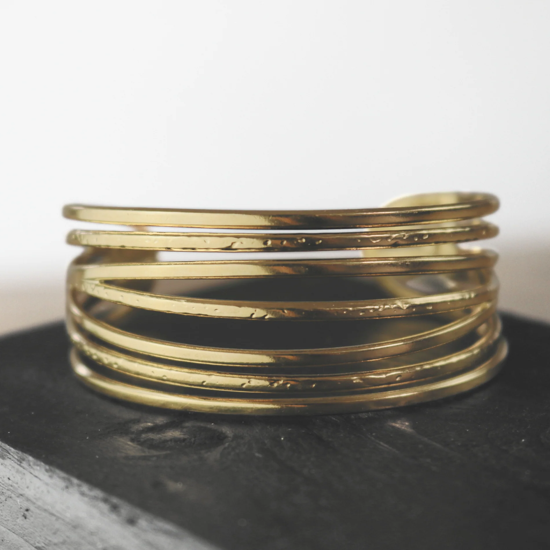 String Statement Cuff armring, vandfast - forgyldt - Image 4