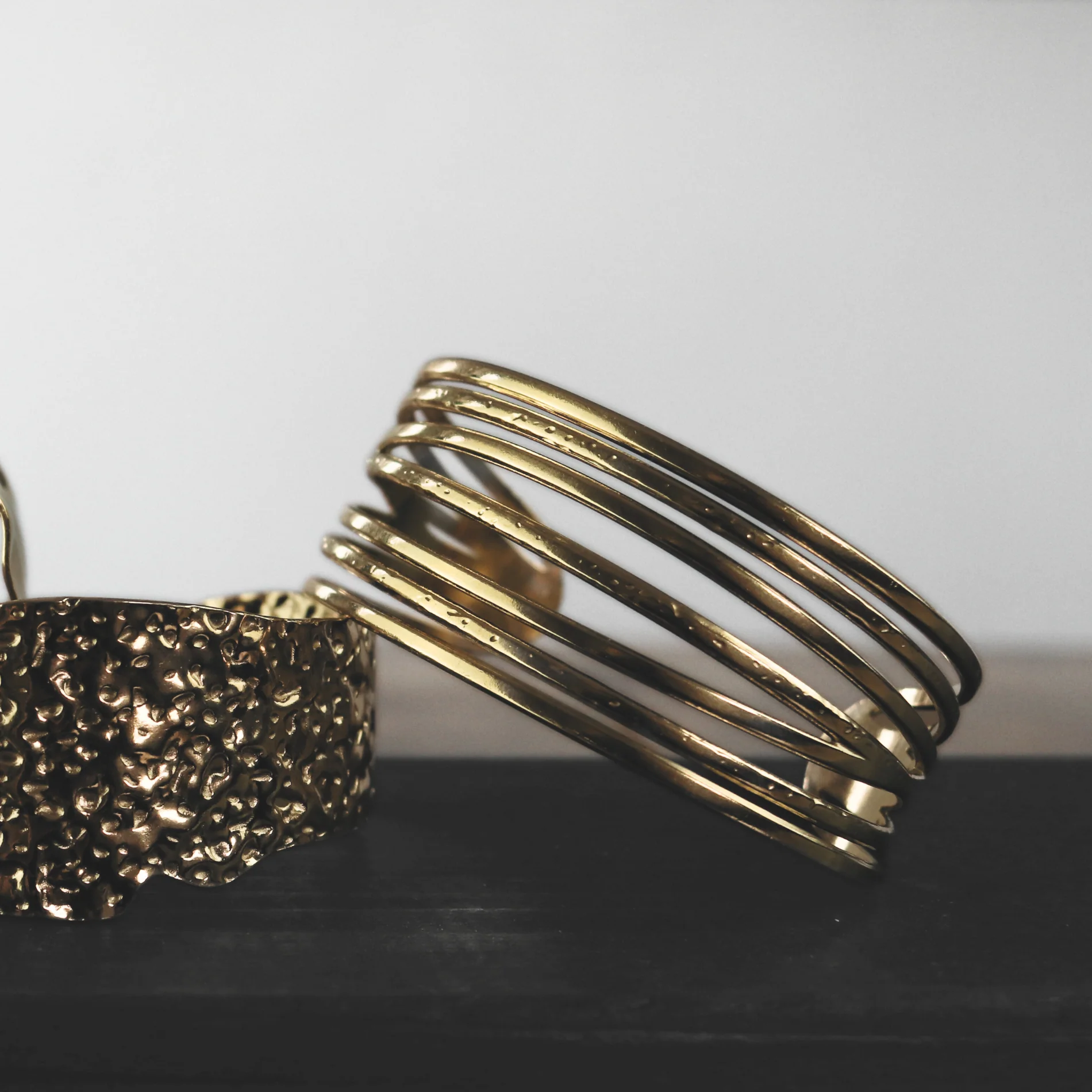 String Statement Cuff armring, vandfast - forgyldt - Image 5
