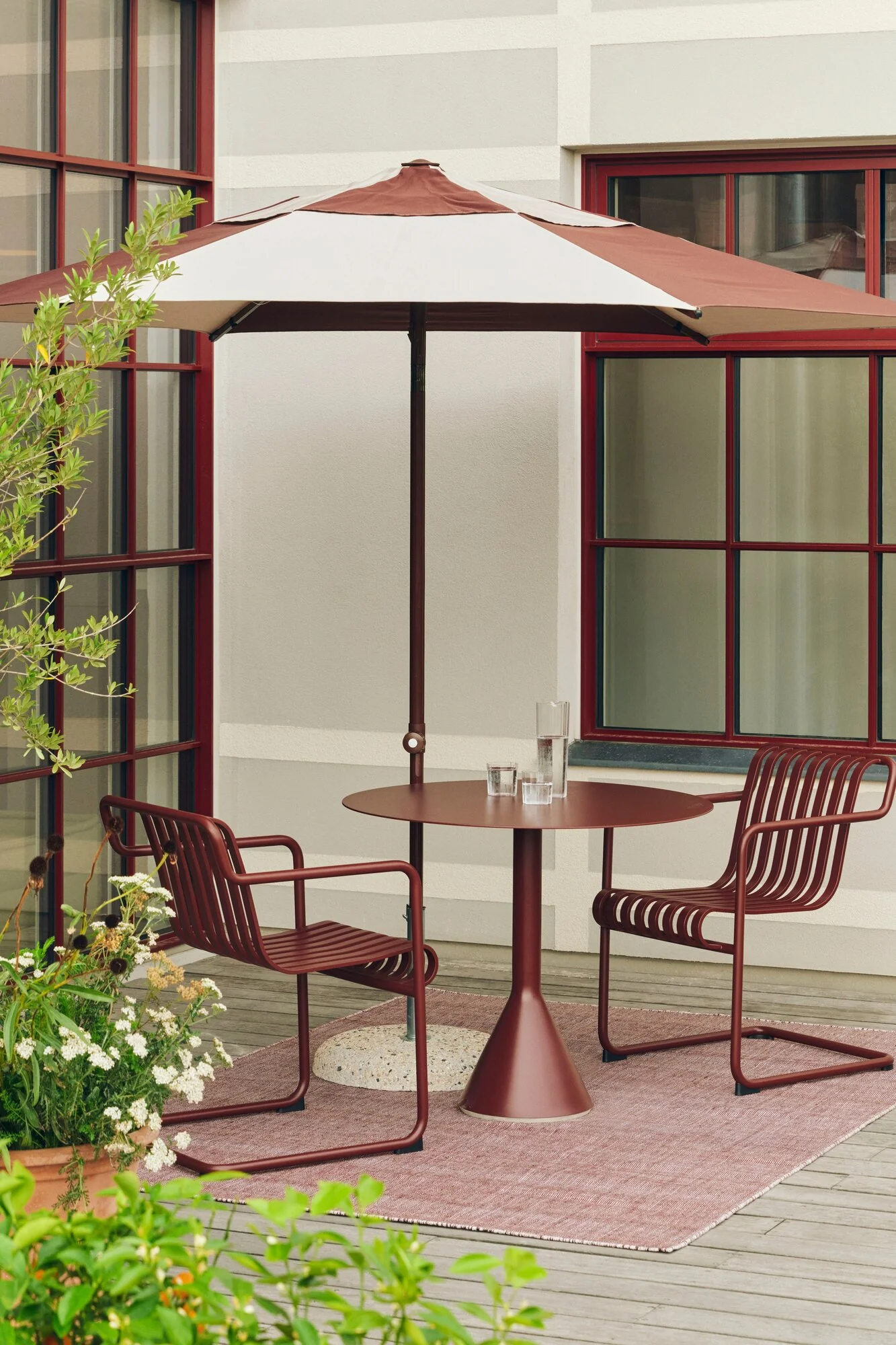 Terrazza Hexagon parasol, Ø300 cm - Off-white/Burgundy - Image 4