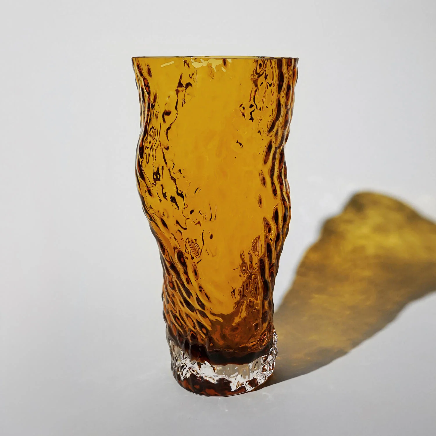 Ostrea Rock Glass vase - Amber - Image 5