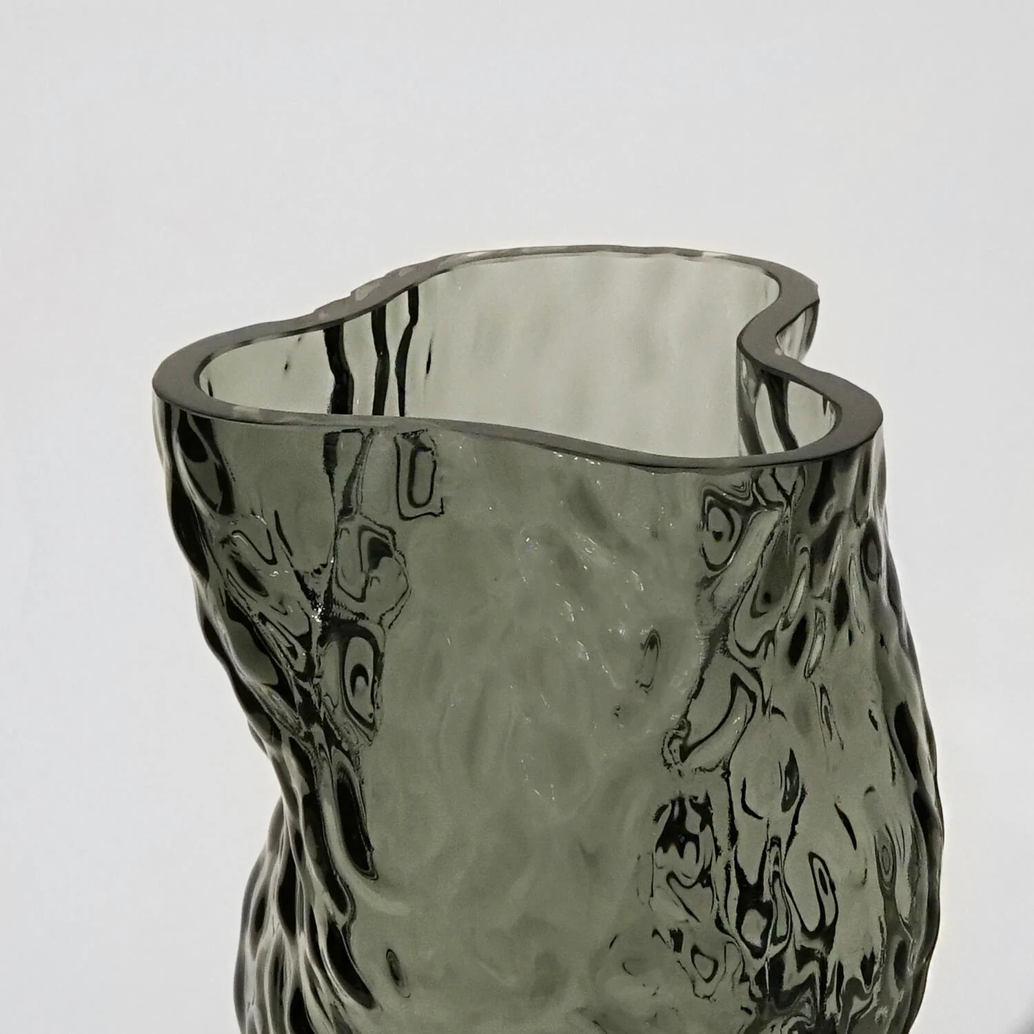 Ostrea Rock Glass vase - Midnight Blue - Image 2