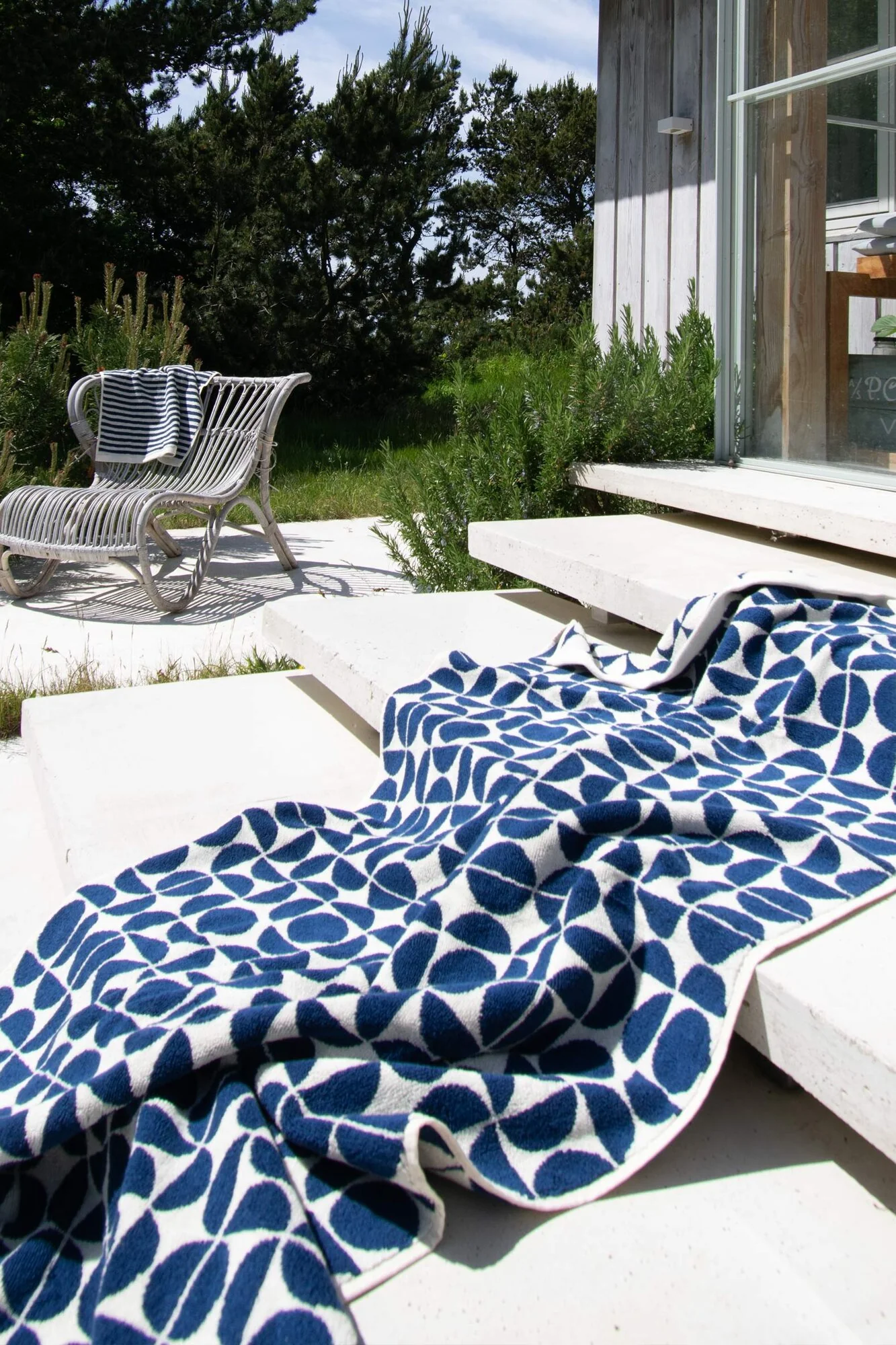 Geo håndklæde, Slate Indigo/Cream - 70x140 cm - Image 3