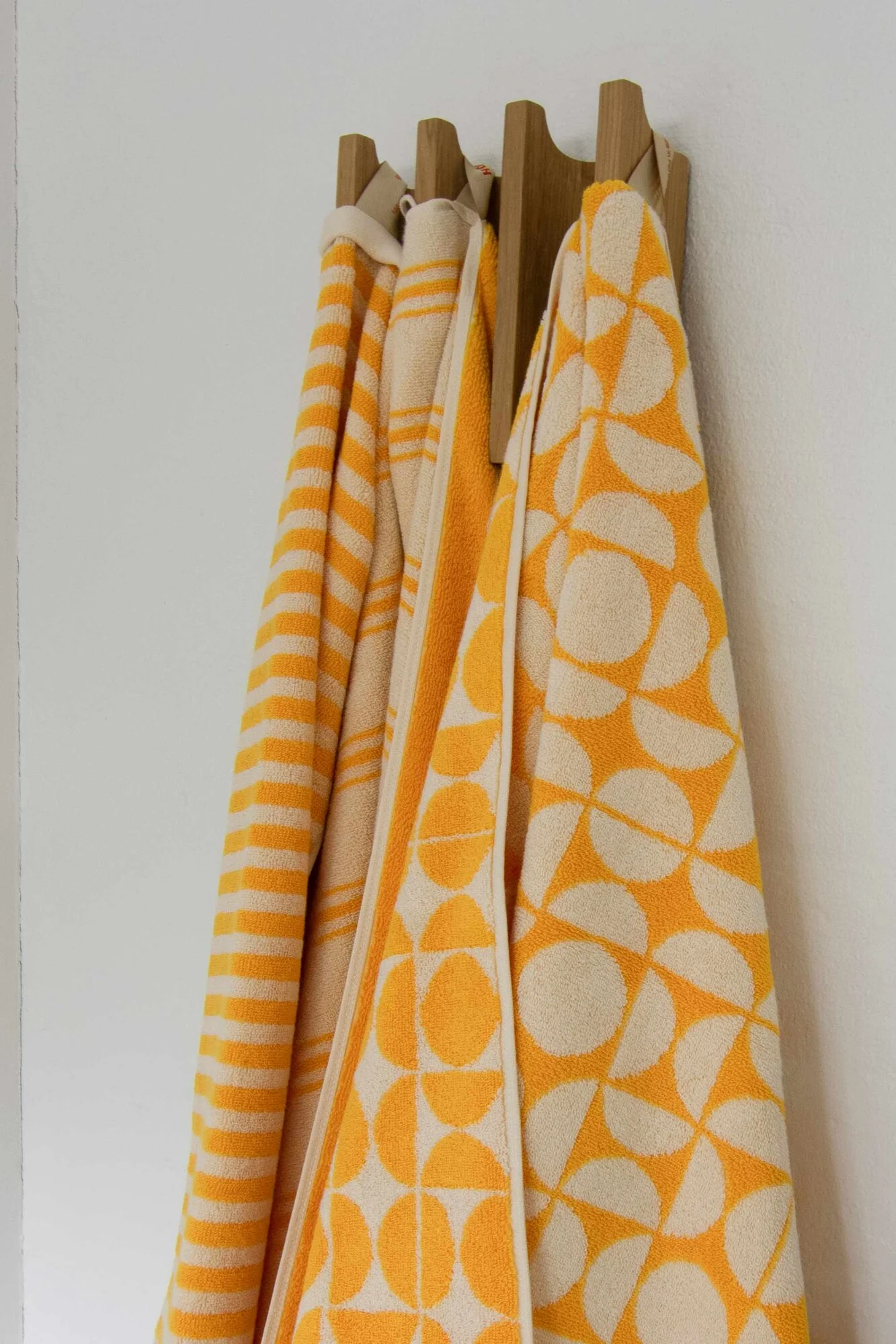 Geo håndklæde, Yellow/Cream - 70x140 cm - Image 2