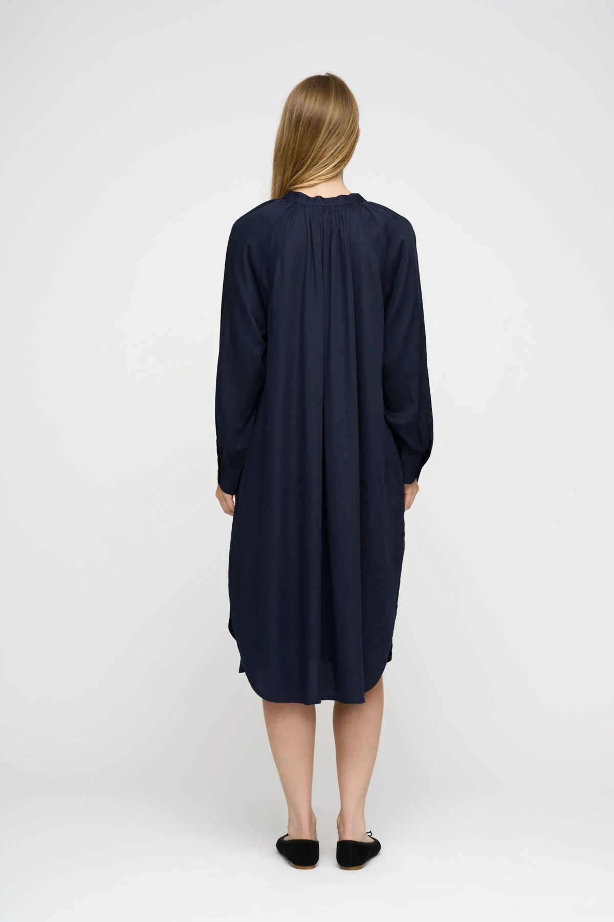Above Silky kjole - Dark Navy - Image 3