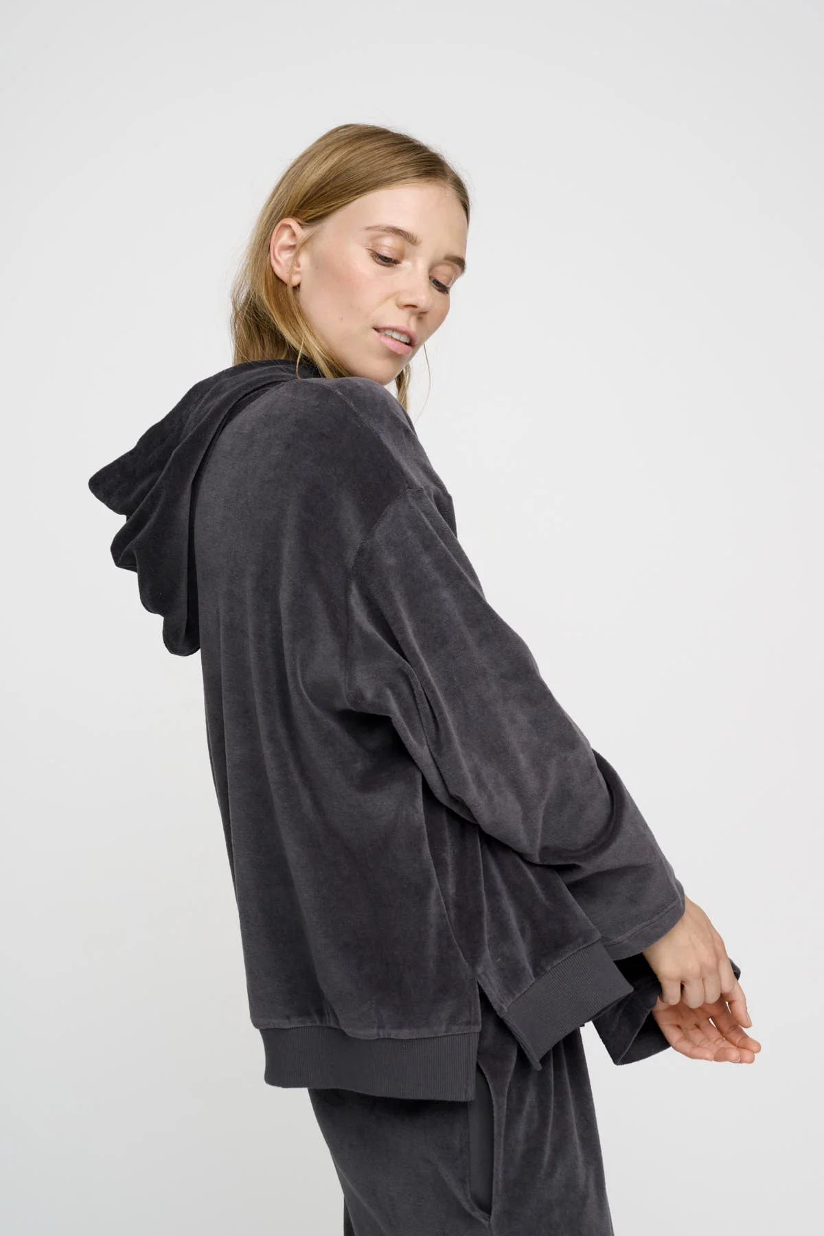 Cosmos Velvet hoodie - mørkegrå - Image 3
