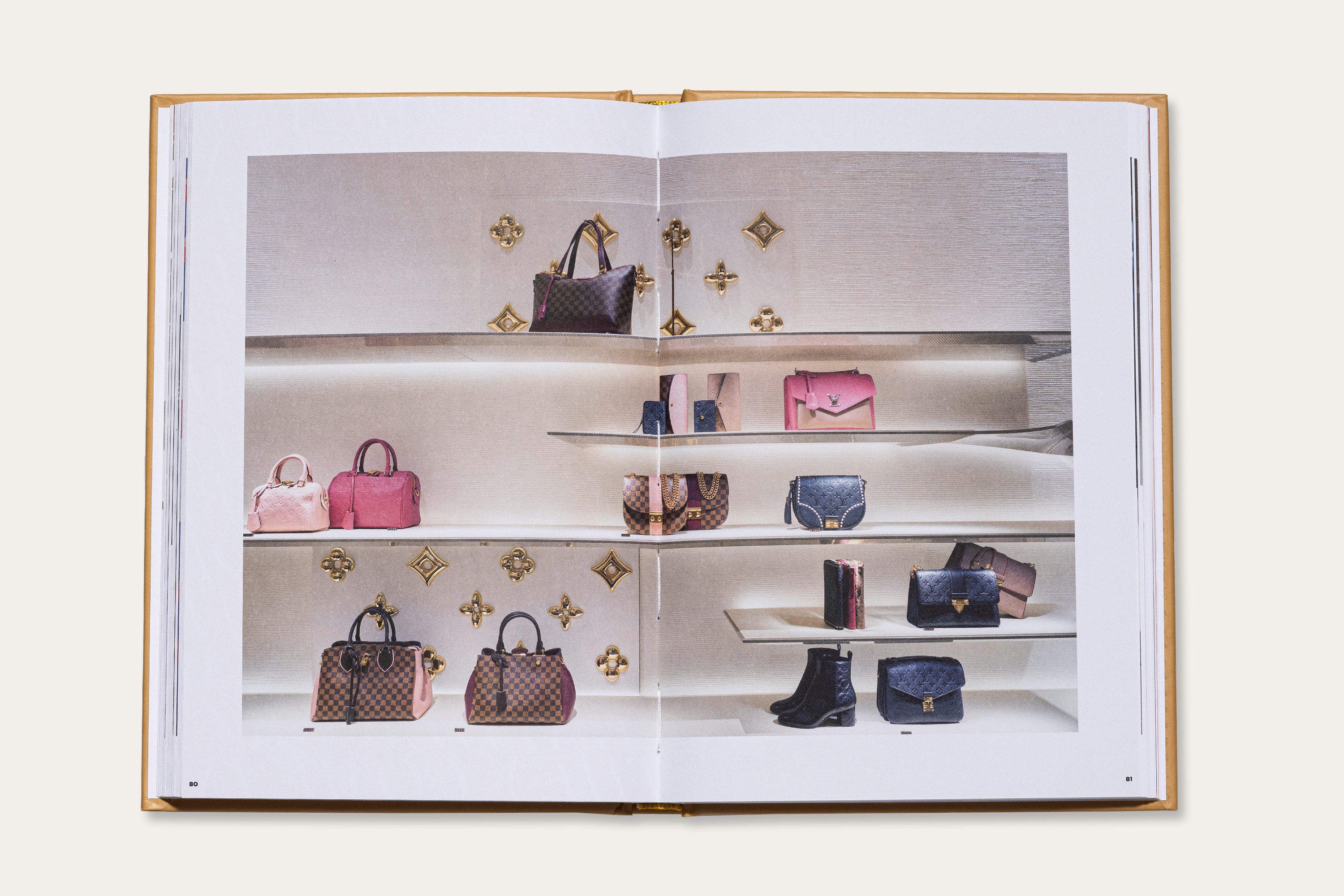 The Essence of Louis Vuitton bog - Image 3