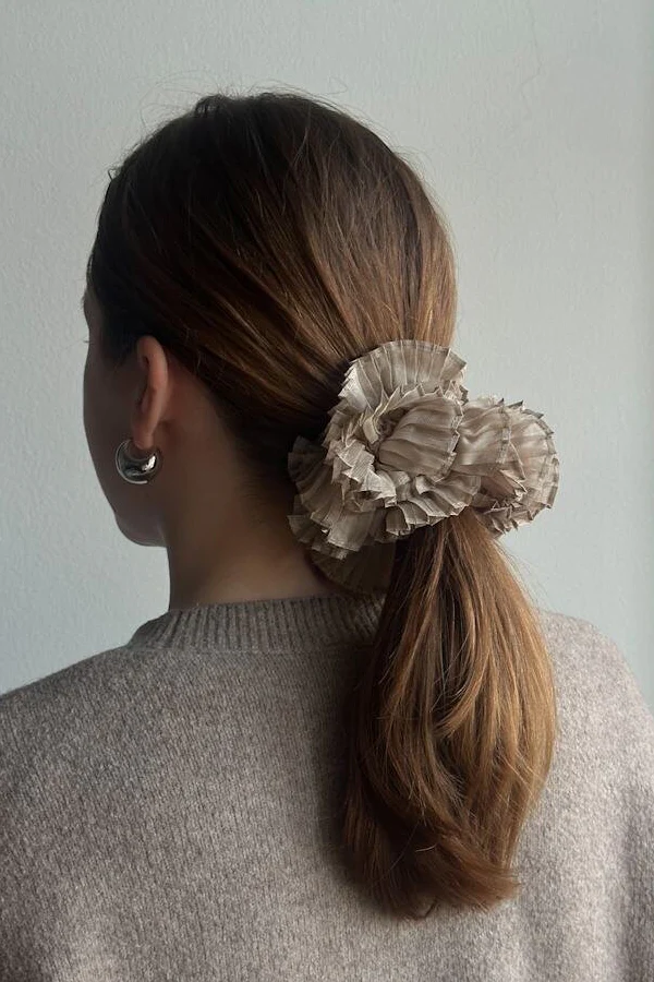 Pleat scrunchie - beige - Image 2