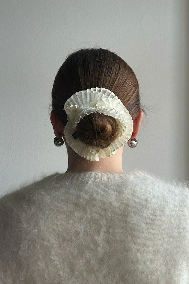 Pleat scrunchie - Ivory - Image 2