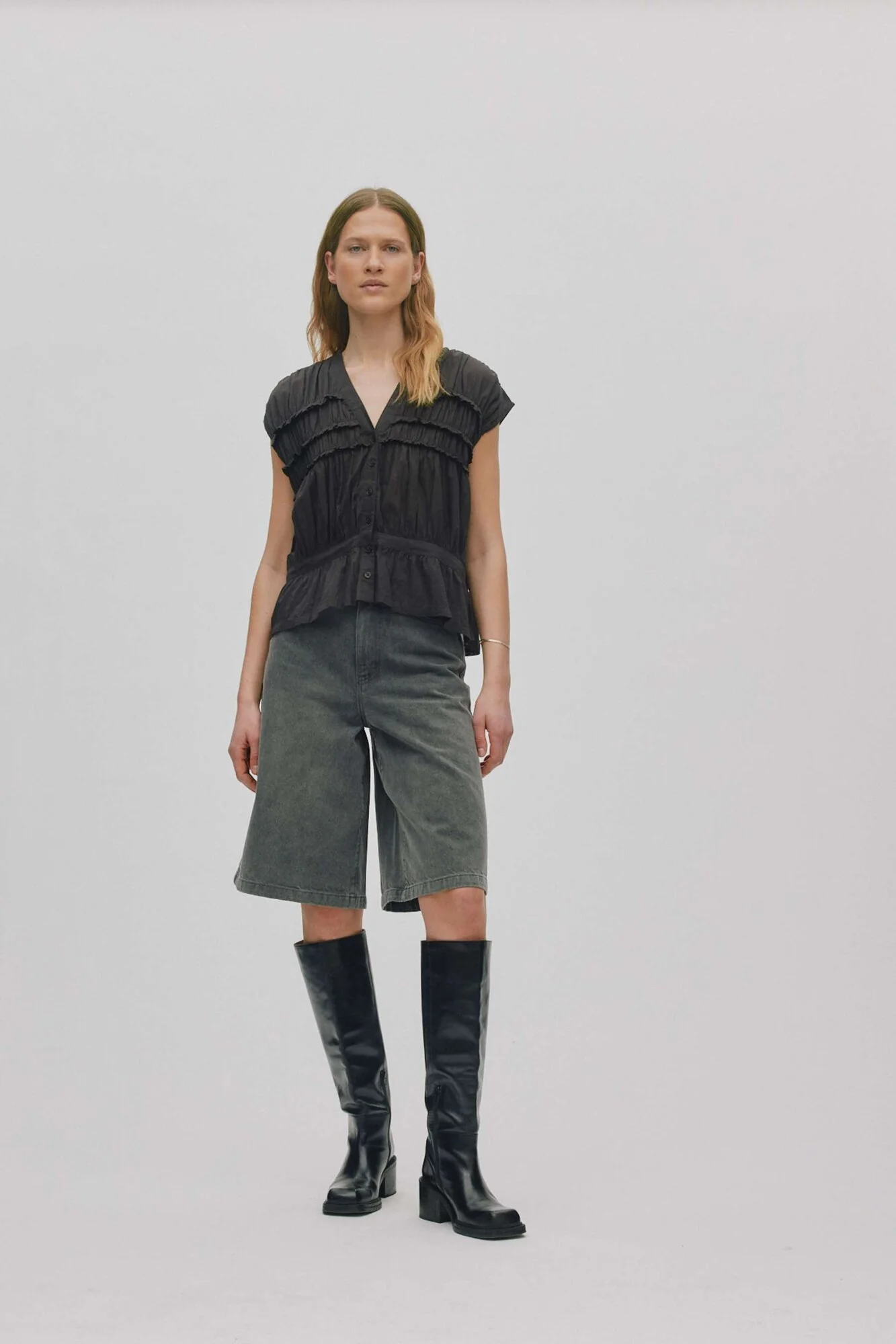 Ellinor top - Liqourice - Image 5