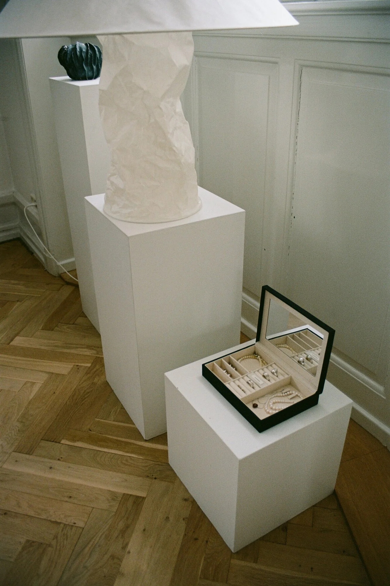 Moiré smykkeskrin - sort - Image 10