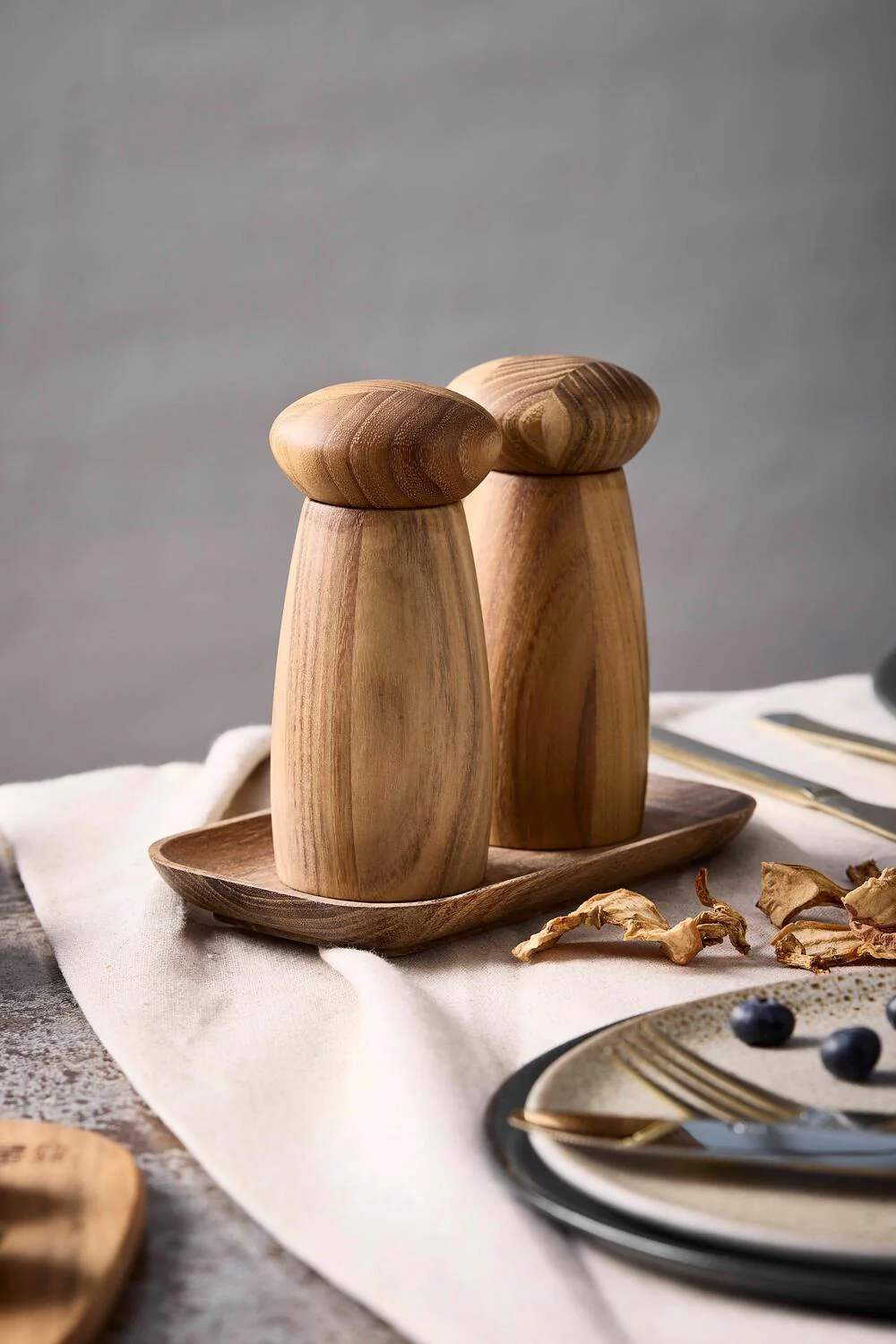 Keramisk salt- og peberkværn med bakke - Teak - Image 2