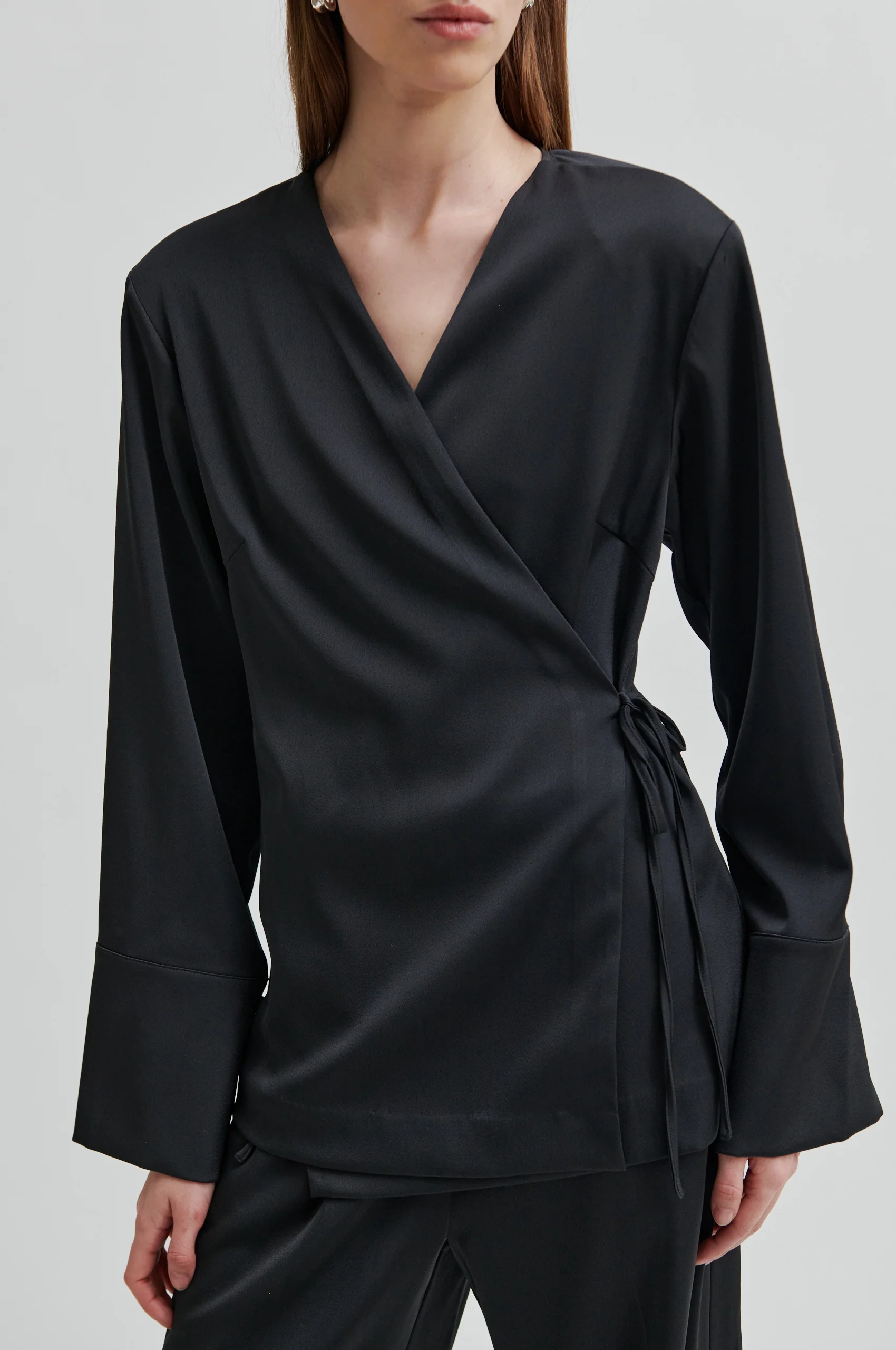 Glari Wrap bluse - Black Sand - Image 5