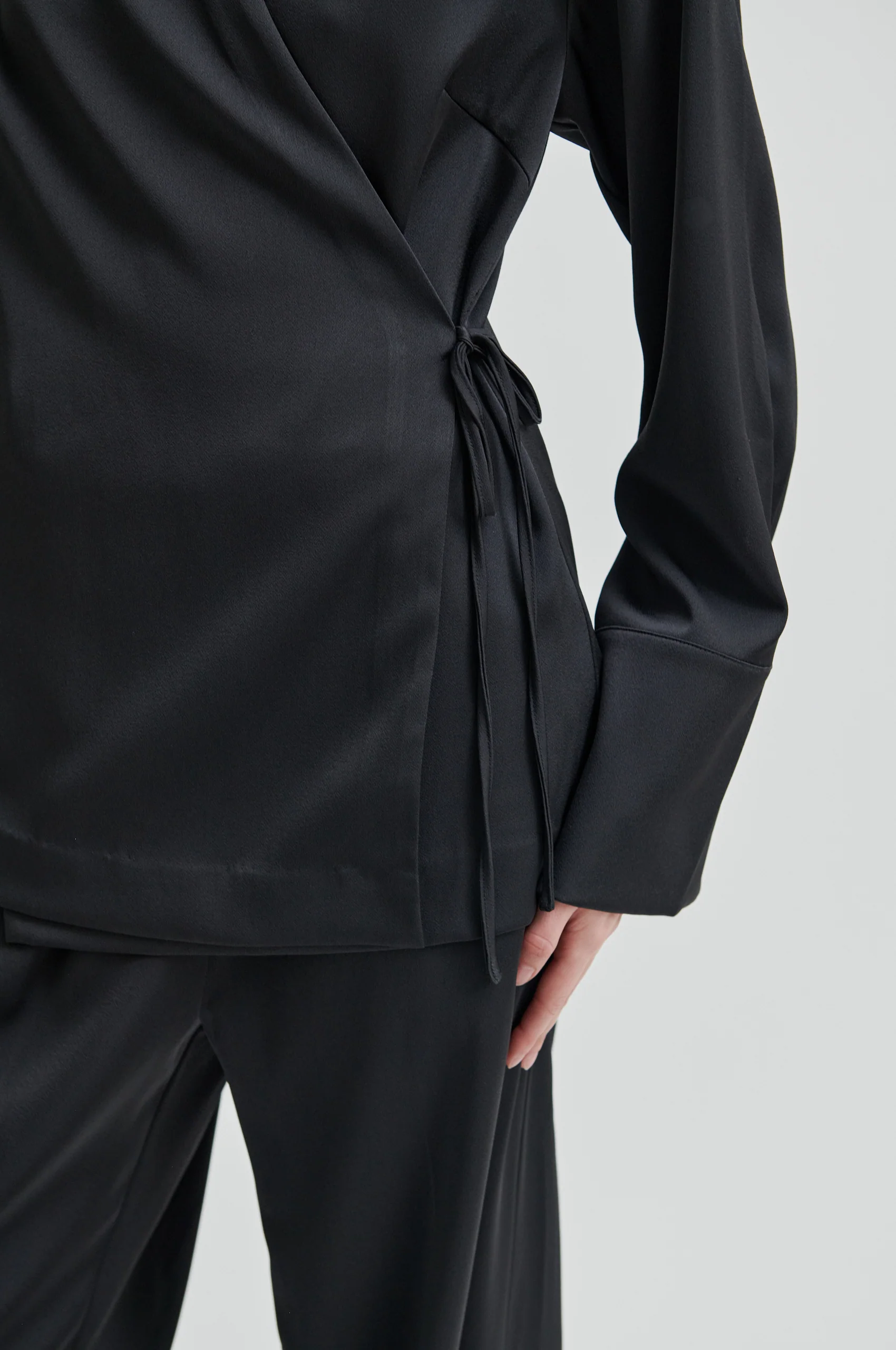 Glari Wrap bluse - Black Sand - Image 6