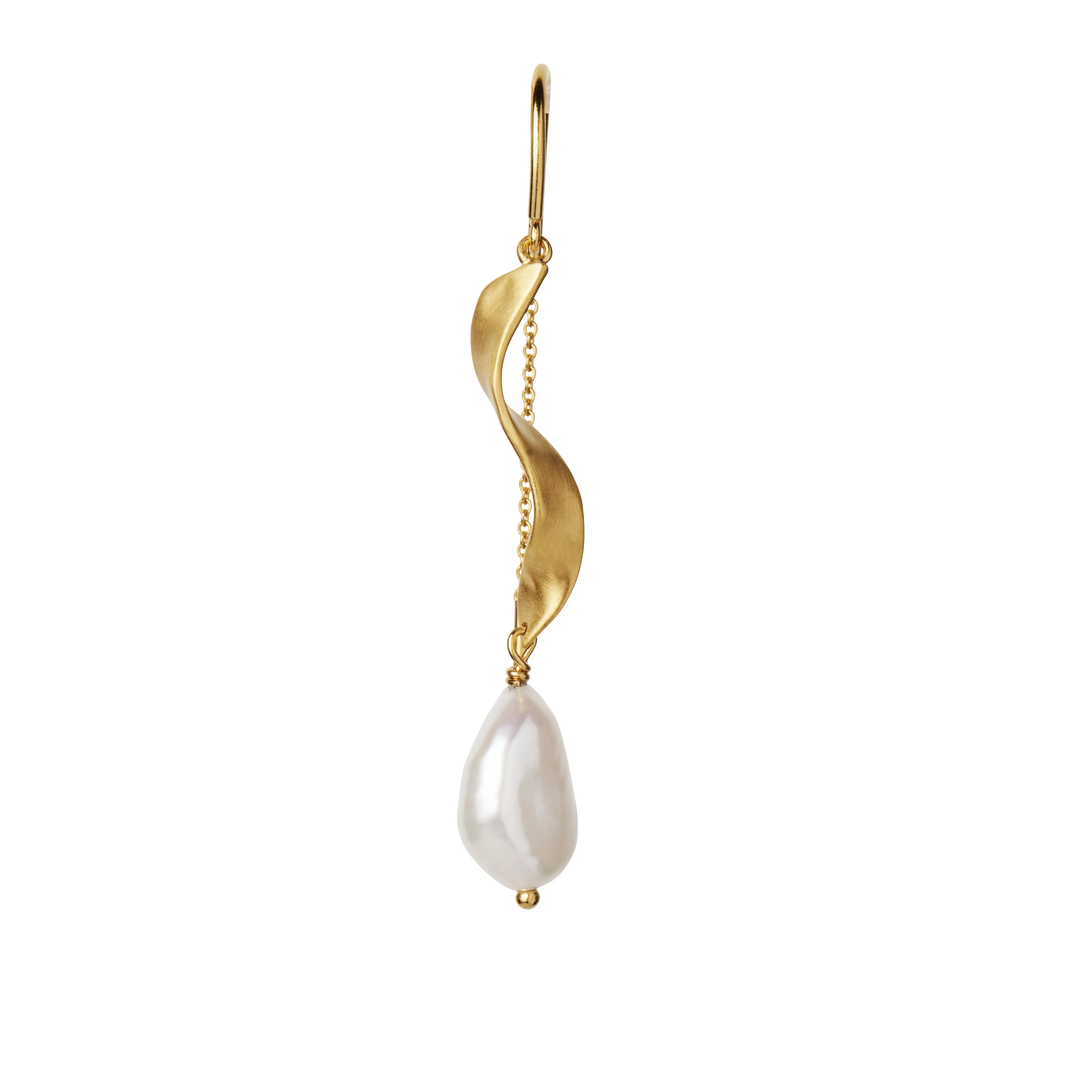 Long twisted with baroque pearl ørering  - forgyldt - Image 2