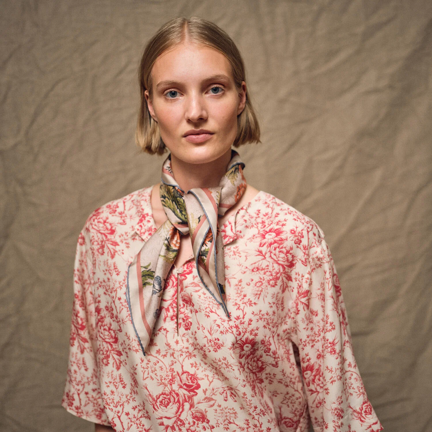 Lille klassisk tørklæde - Peach Flower - Image 2
