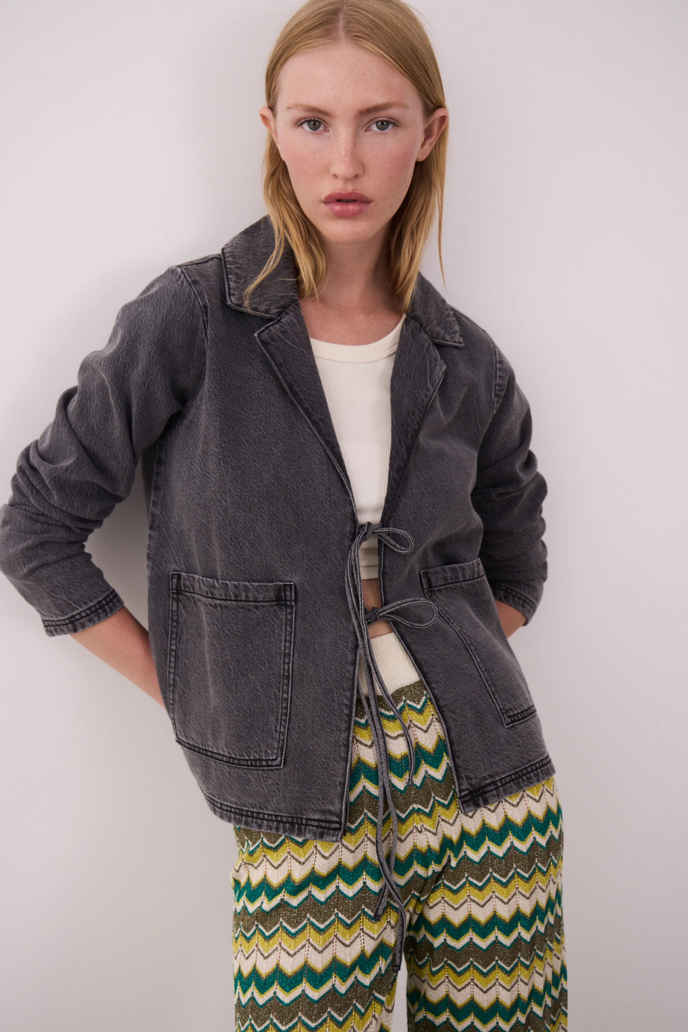 Vikiki Tie denimjakke - Dark Grey Denim - Image 3