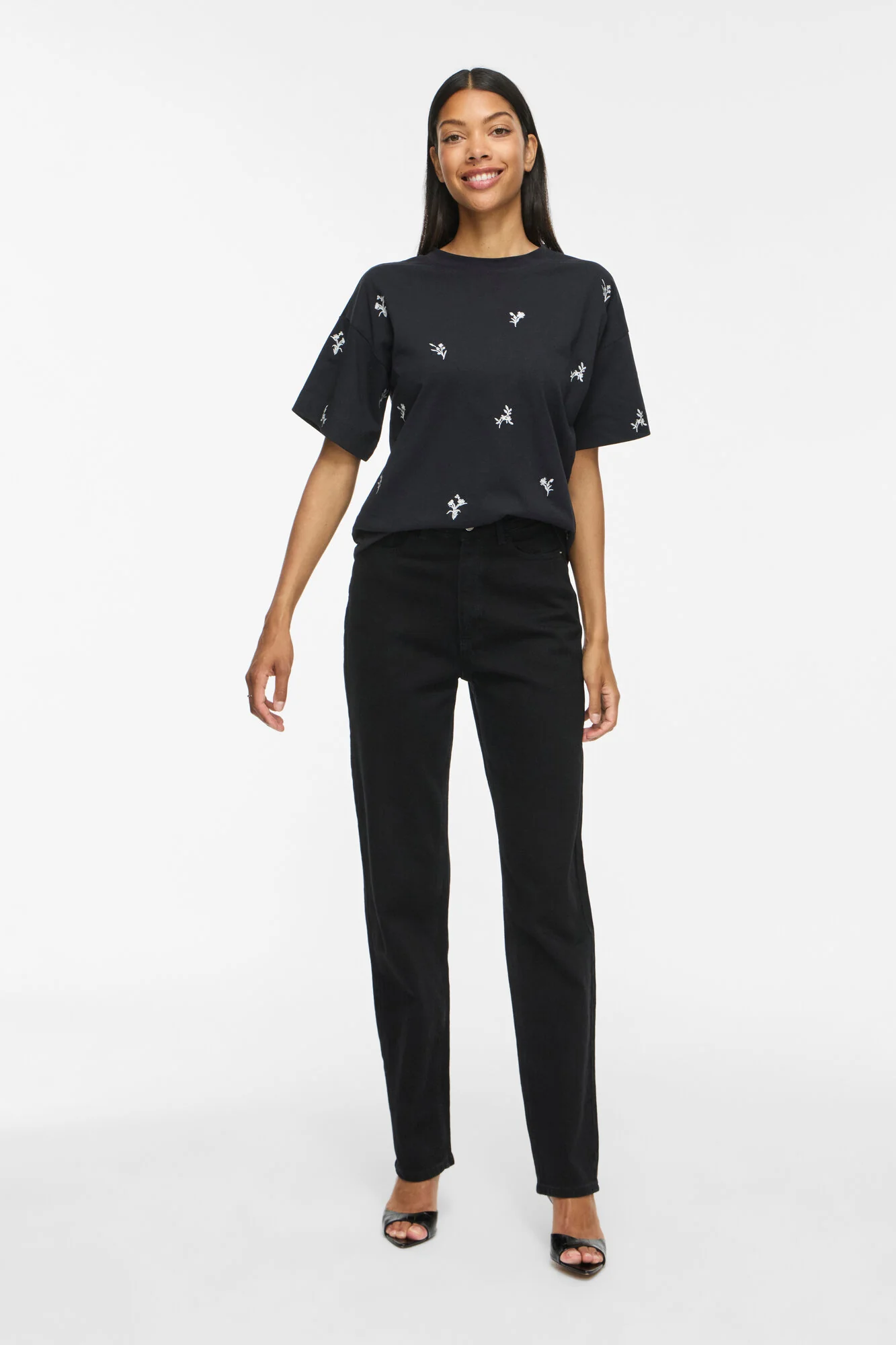 Vimonie Flower Emb t-shirt - Black Beauty - Image 5