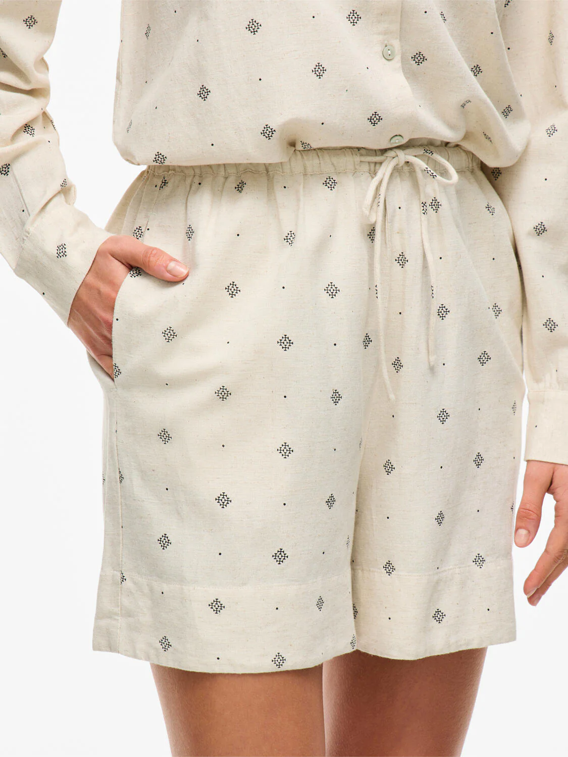 Viprisilla shorts - Super Light Natural Melan - Image 5